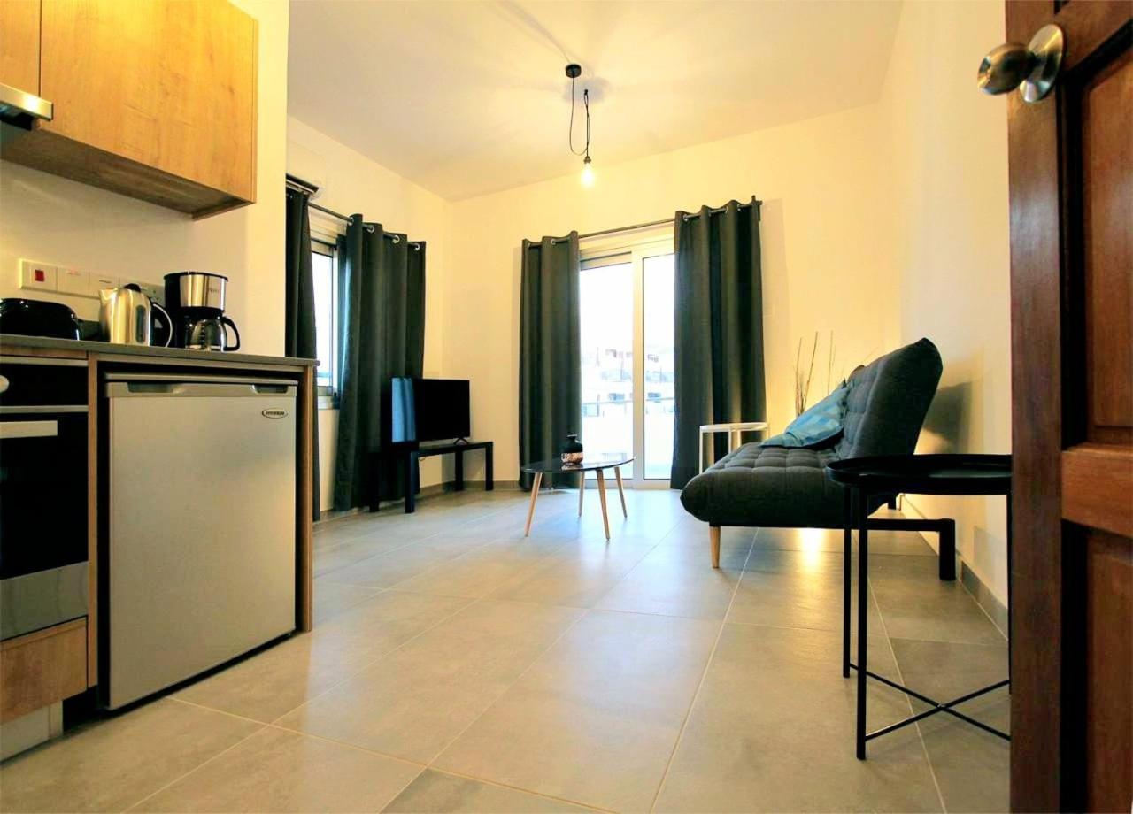 Papadavid Apartments 파포스 외부 사진