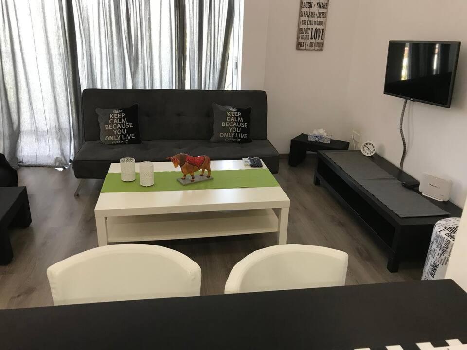 Papadavid Apartments 파포스 외부 사진