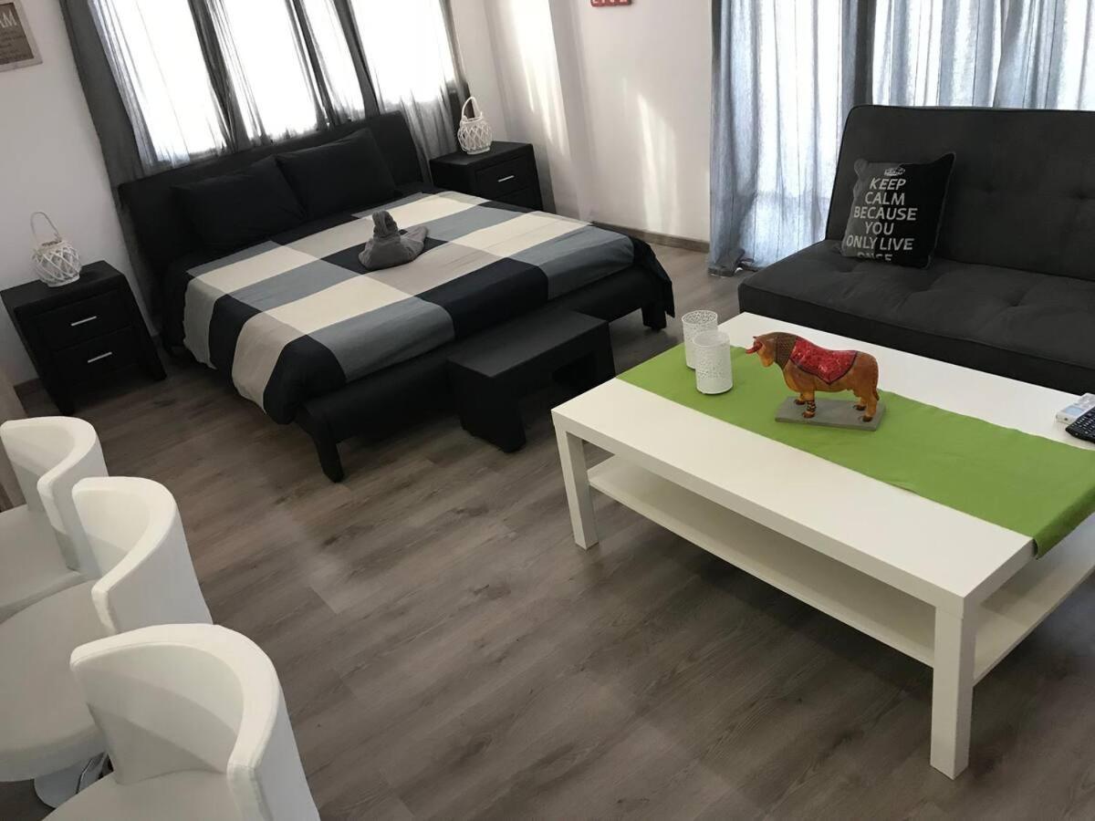 Papadavid Apartments 파포스 외부 사진