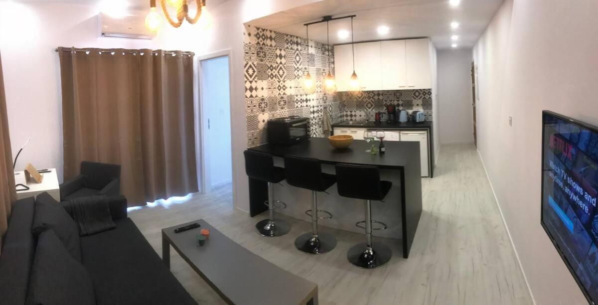 Papadavid Apartments 파포스 외부 사진