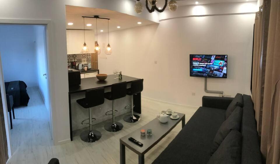 Papadavid Apartments 파포스 외부 사진